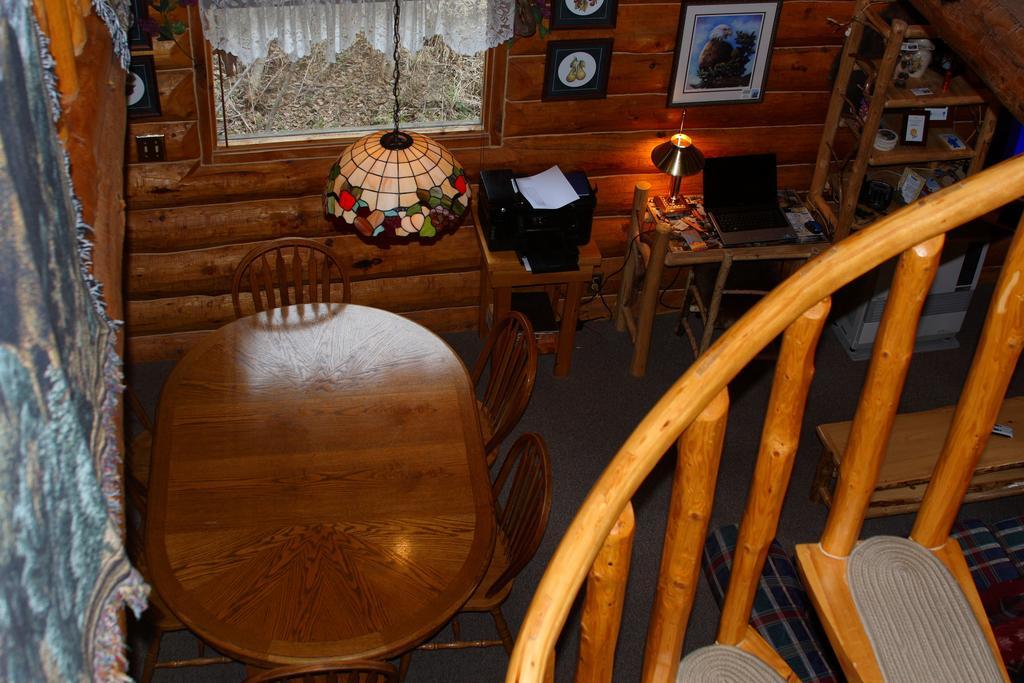 Wise Old Hunter Lodge Anchor Point Номер фото
